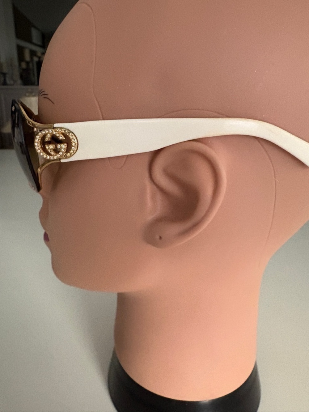 Gucci White Frame Sunglasses with Brown Gradient Lenses and Gold Emblemvintage - Picture 4 of 10